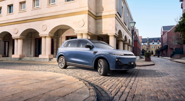 Produk B10 leapmotor front